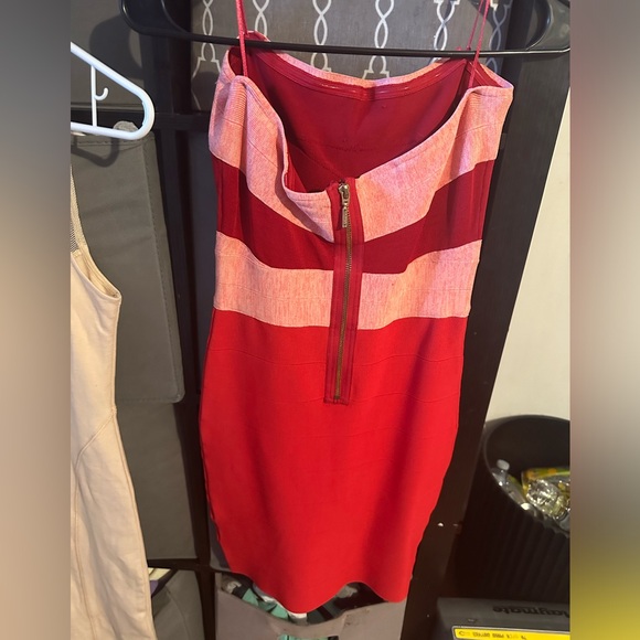 Guess bodycon size small. Never worn - Picture 2 of 3